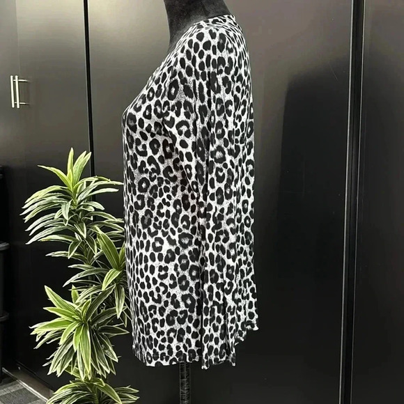 Mario Serrani Scoop-neck,side slit,stretch leopard print long sleeve tunic top - Picture 3 of 10